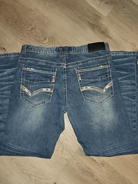 Men's Straight-Leg Jeans in Faded Blue with Decorative Back Pockets